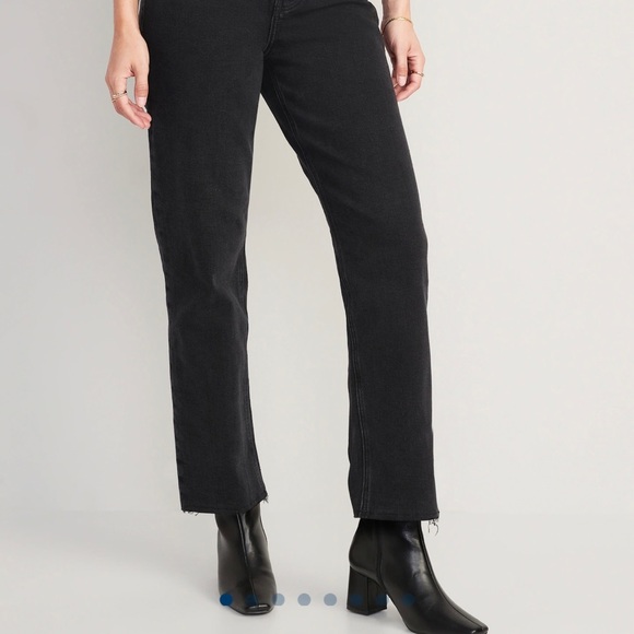 Old Navy - Extra High-Waisted - Straight - Frayed Black Jeans - Picture 3 of 9